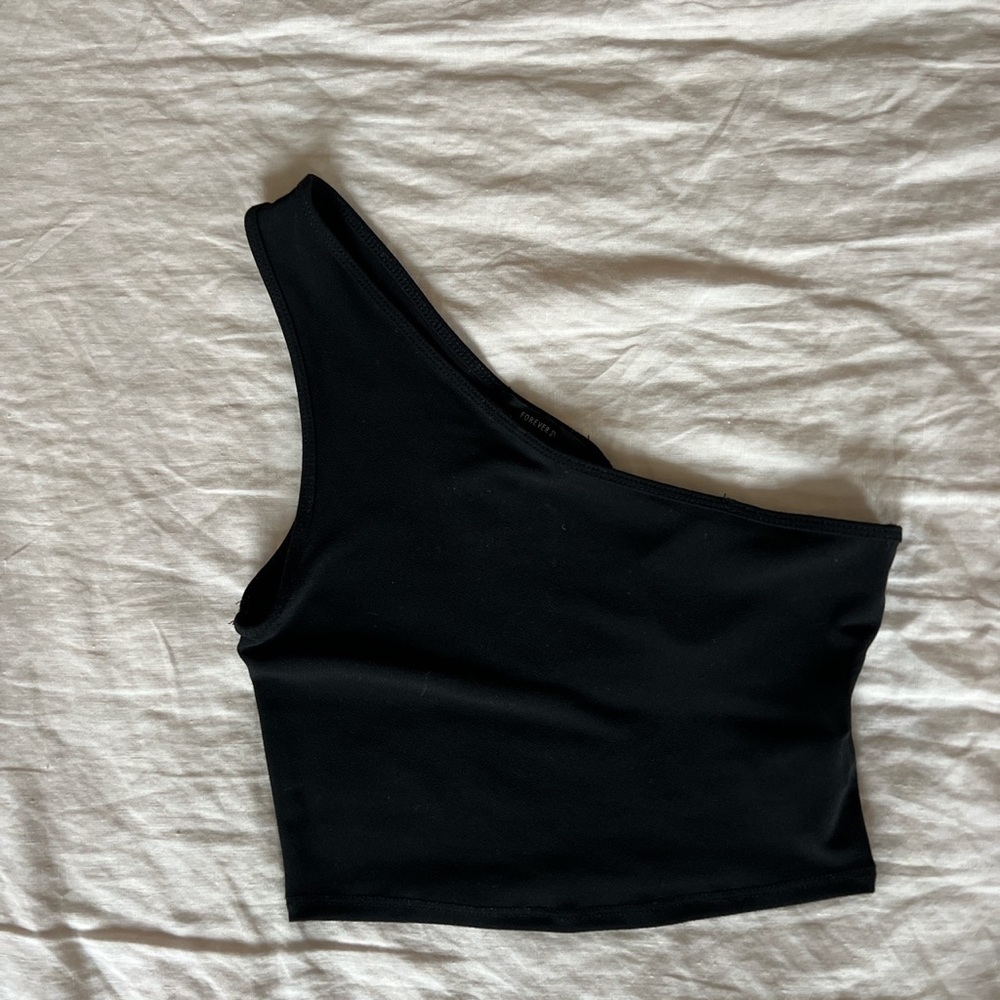 Black One Shoulder Crop Top.